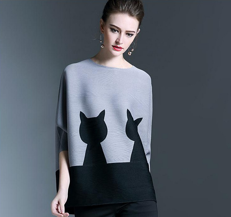 High Quality Fashion Round neck loose stitching cat pattern sleeves stretch pleated print tops women