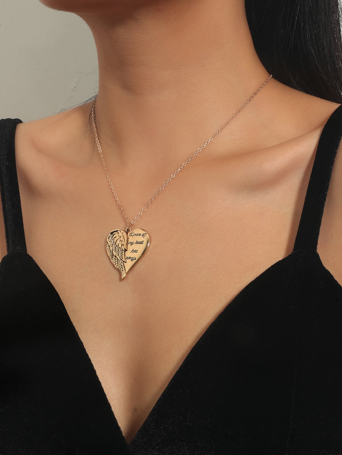 High Quality Fashion Heart shaped Gold Wing Necklace