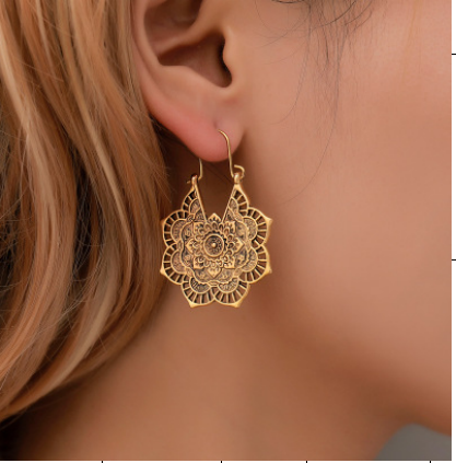 High Quality Fashion Exotic vintage hollow metal earrings