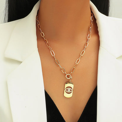 High Quality Fashion Personalized Golden Eye Pendant Simple And Creative Ot Buckle Clavicle Chain