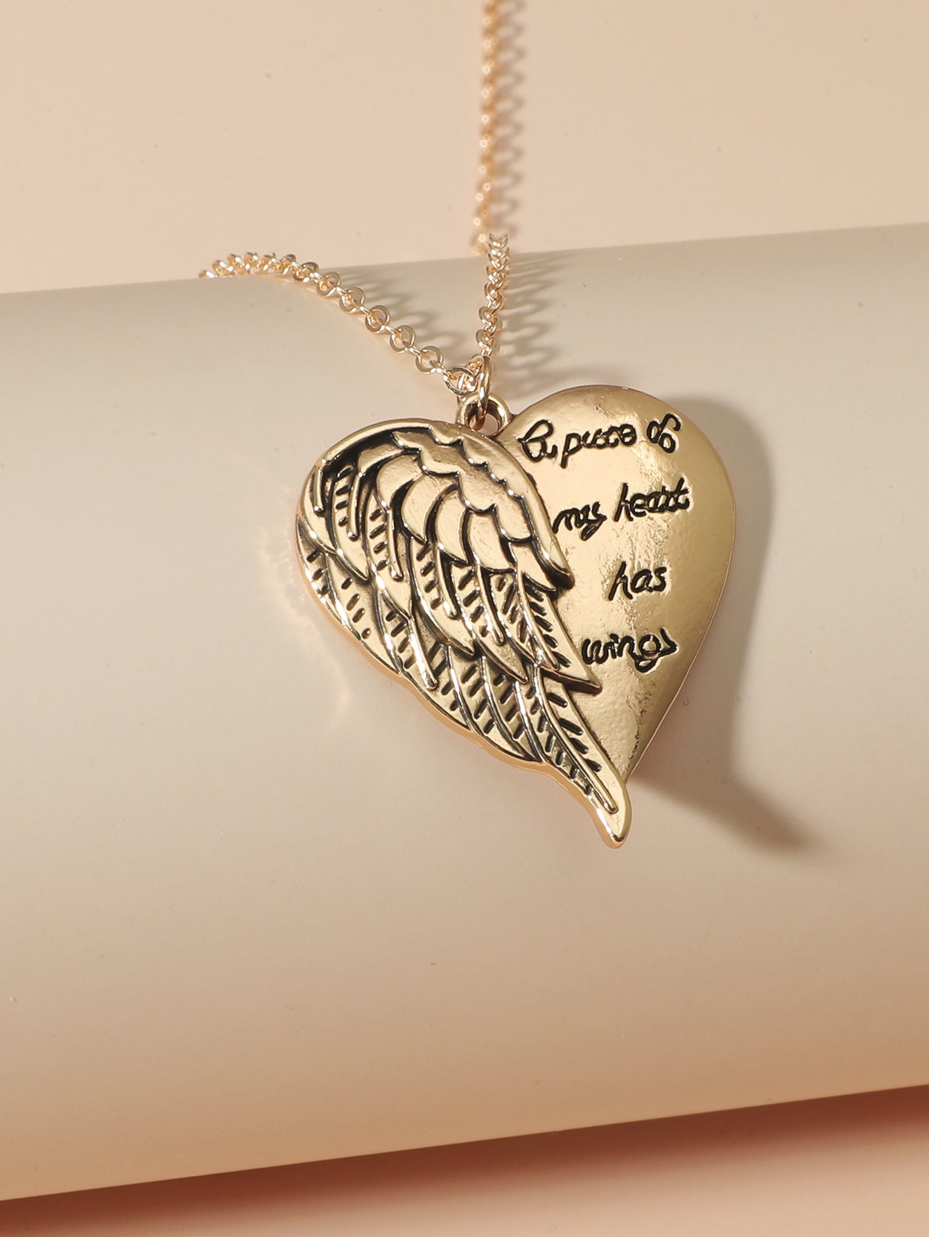 High Quality Fashion Heart shaped Gold Wing Necklace